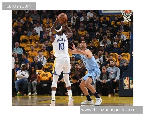 巴特勒半场状态火热8投6中贡献13分还送出4篮板4助攻表现全面